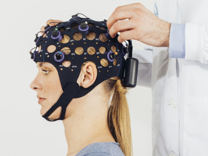  slider-versatile-eeg-headset-bitbrain-2_0.png